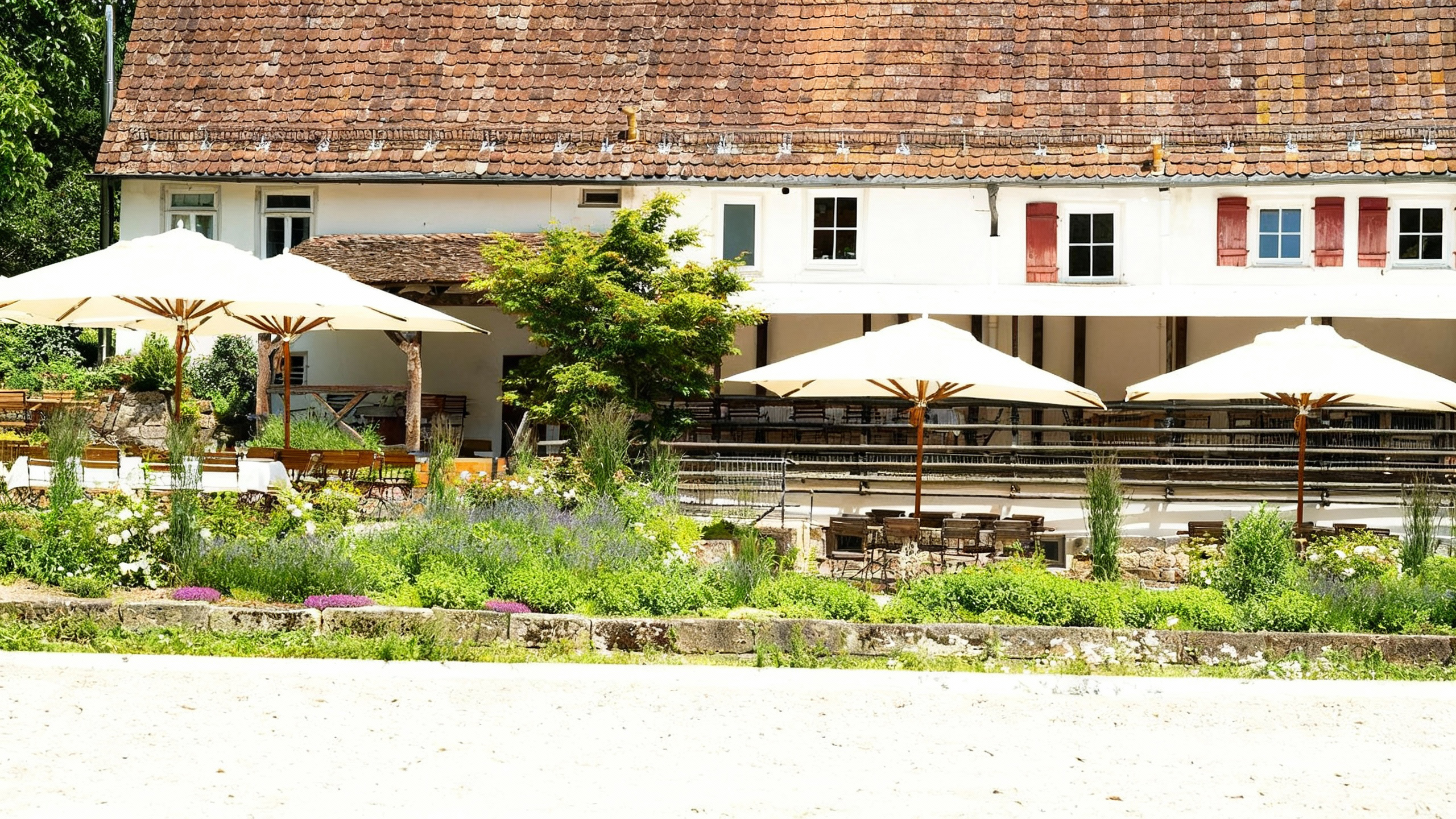 Körschmühle Gesamtansicht mit Außenterrasse